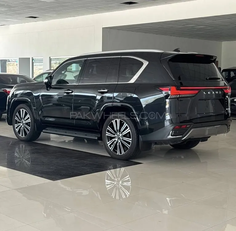 2023 Lexus LX 570 photo 2