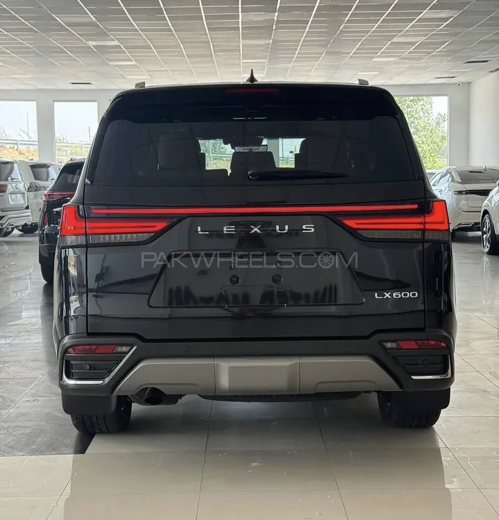 2023 Lexus LX 570 photo 3