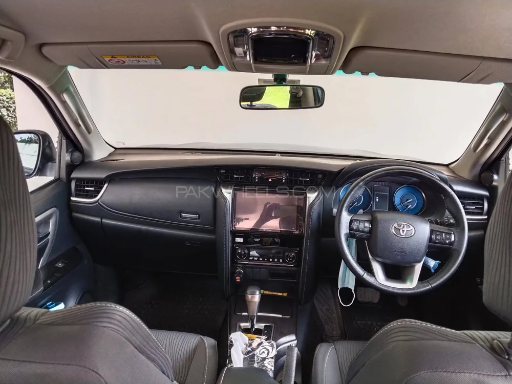2023 Toyota Fortuner 2.7 G photo 4