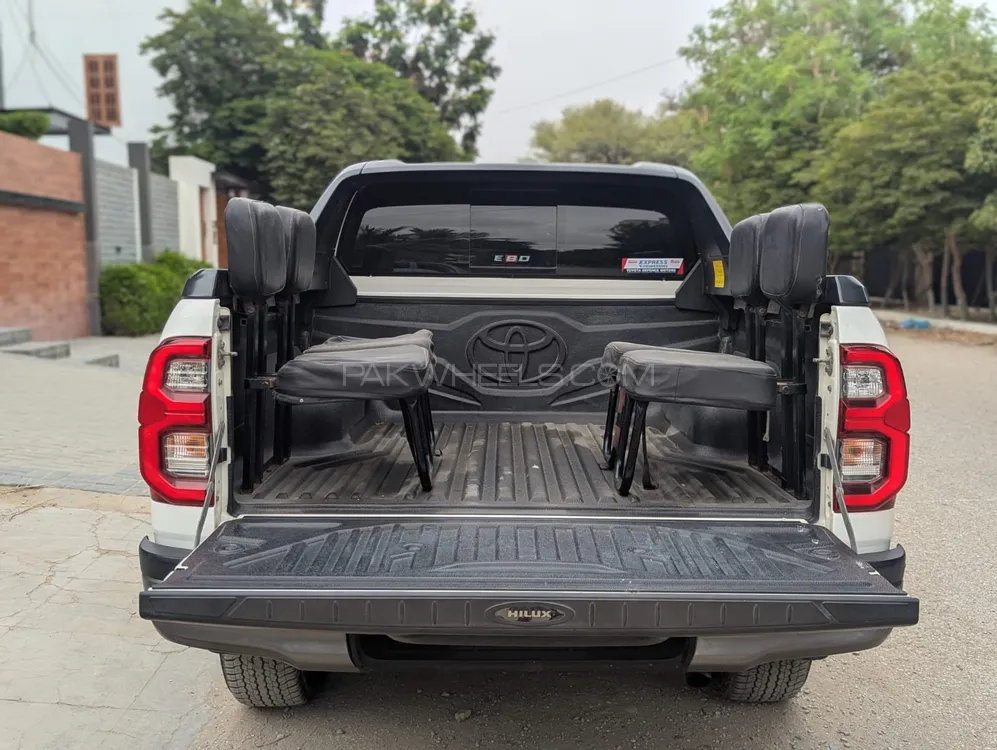 2023 Toyota Hilux Revo G photo 4