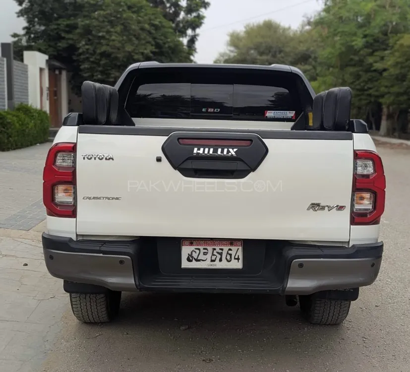 2023 Toyota Hilux Revo G photo 2