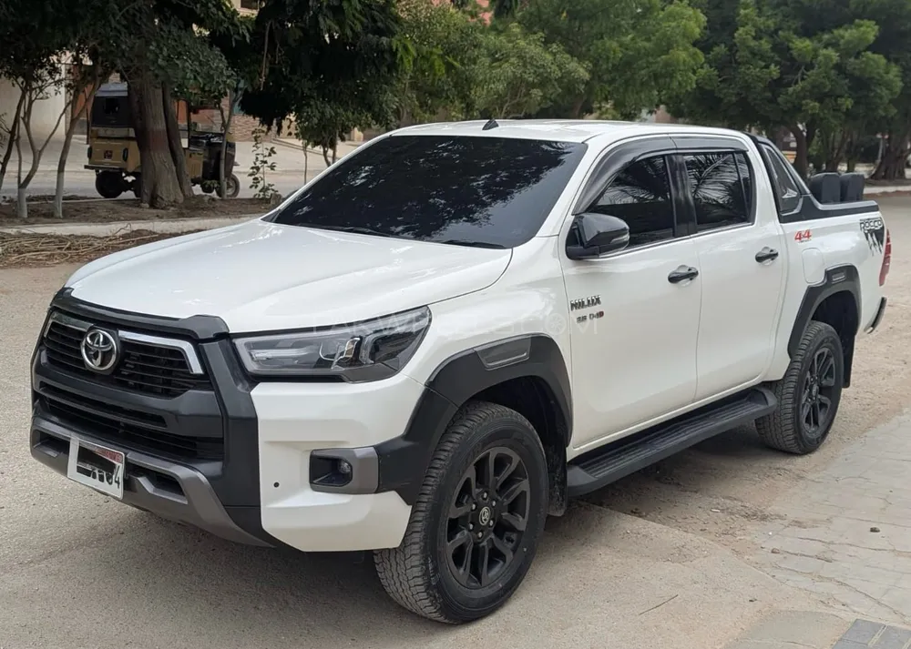 2023 Toyota Hilux Revo G photo 3