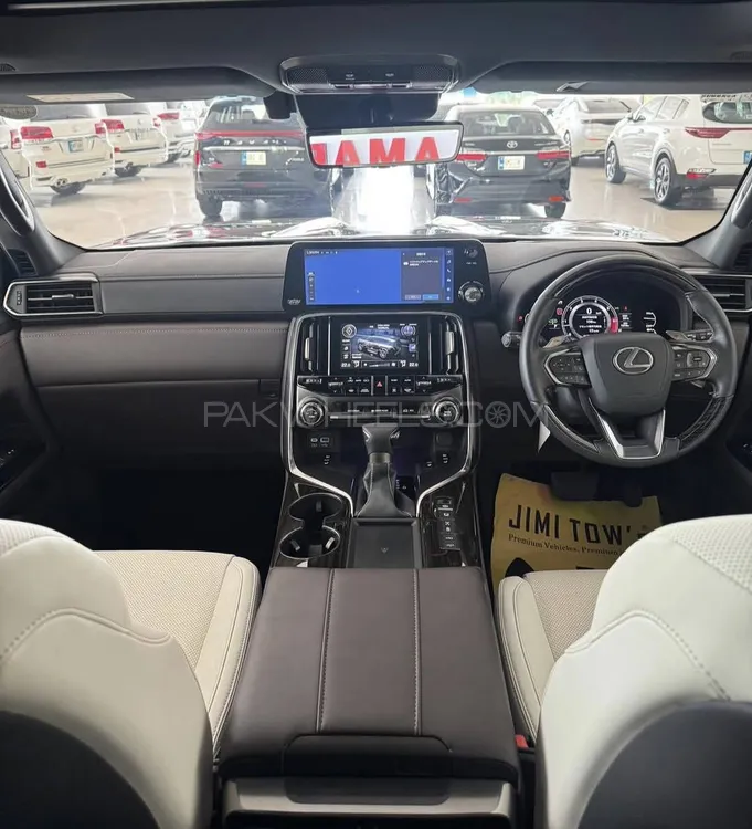 2023 Lexus LX 570 photo 4