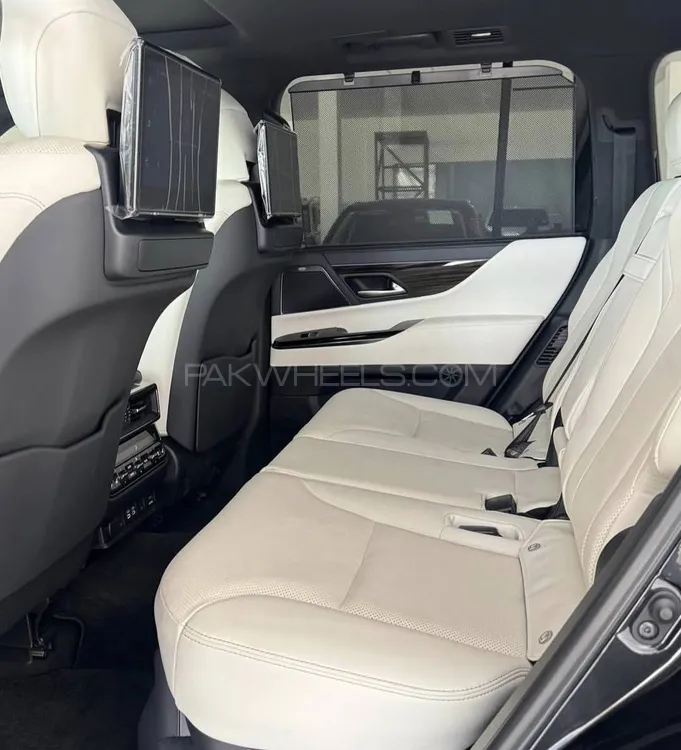 2023 Lexus LX 570 photo 5